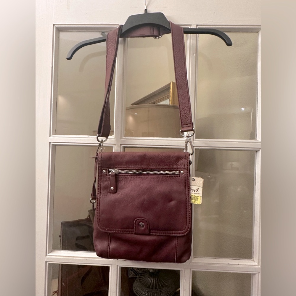 Fossil Hamdbag NWT Plum Color